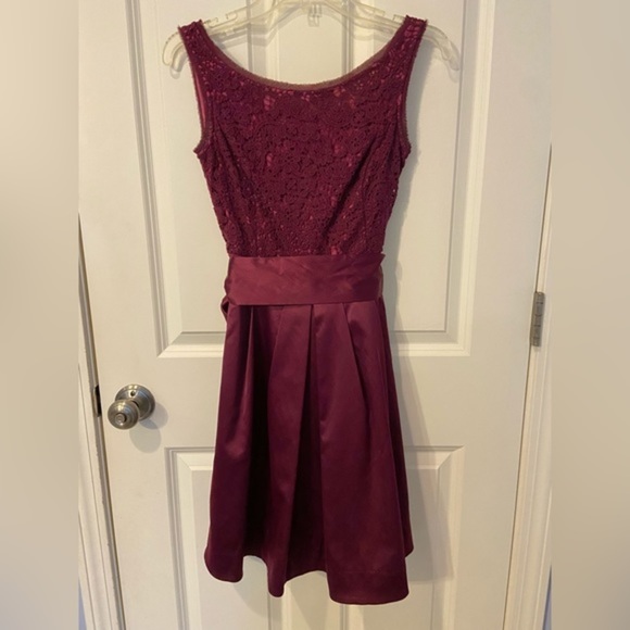 Maroon / Purple The Limited Boat Neck Lace & Satin Cocktail Dress w Pockets Sz 0 - Picture 1 of 13